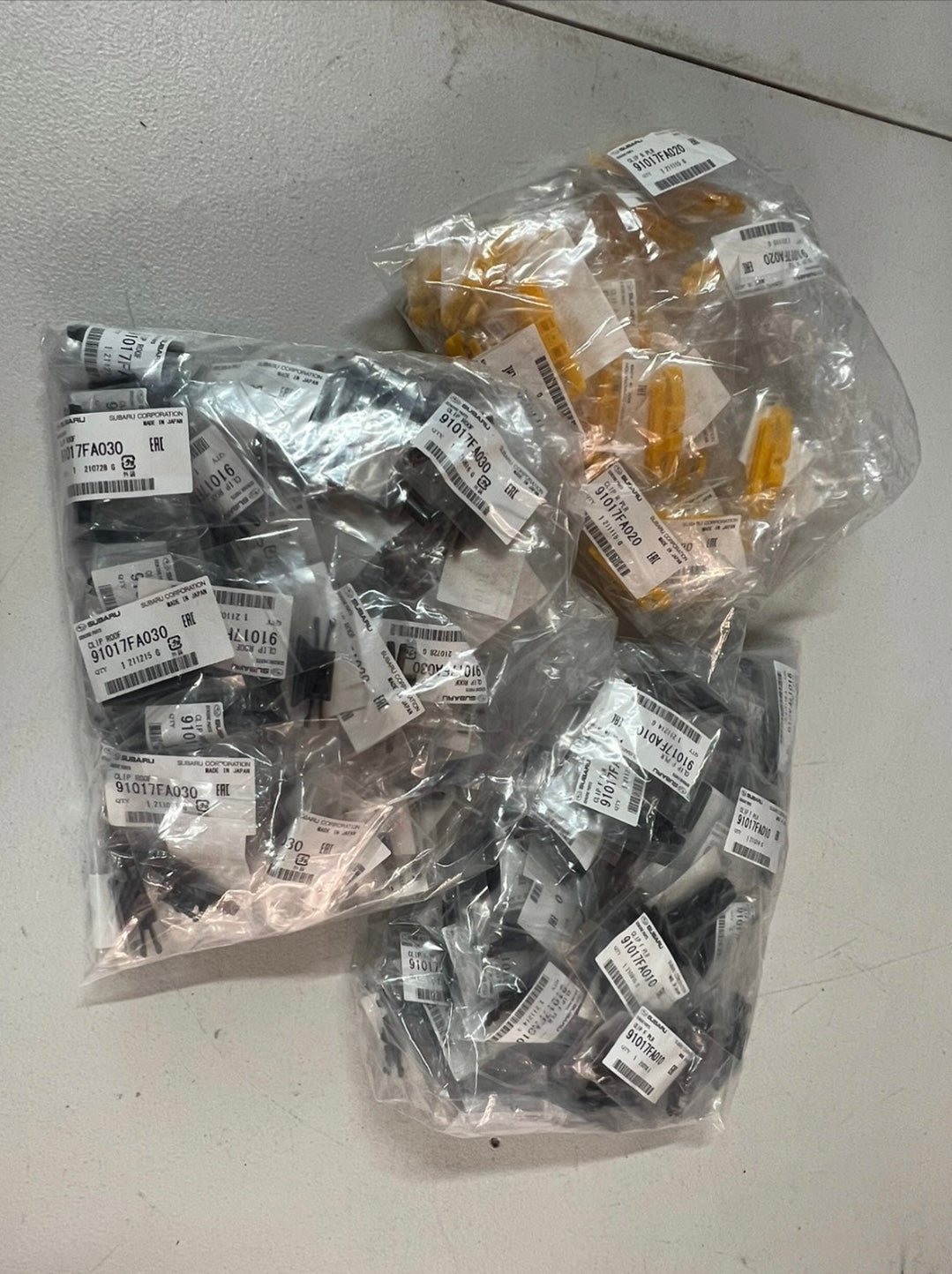 Subaru WRX/Sti Gc8 Brand New OEM Roof Mould Clips Set. (28 Pieces) Suits Sedan & Coupe 92-2000 model