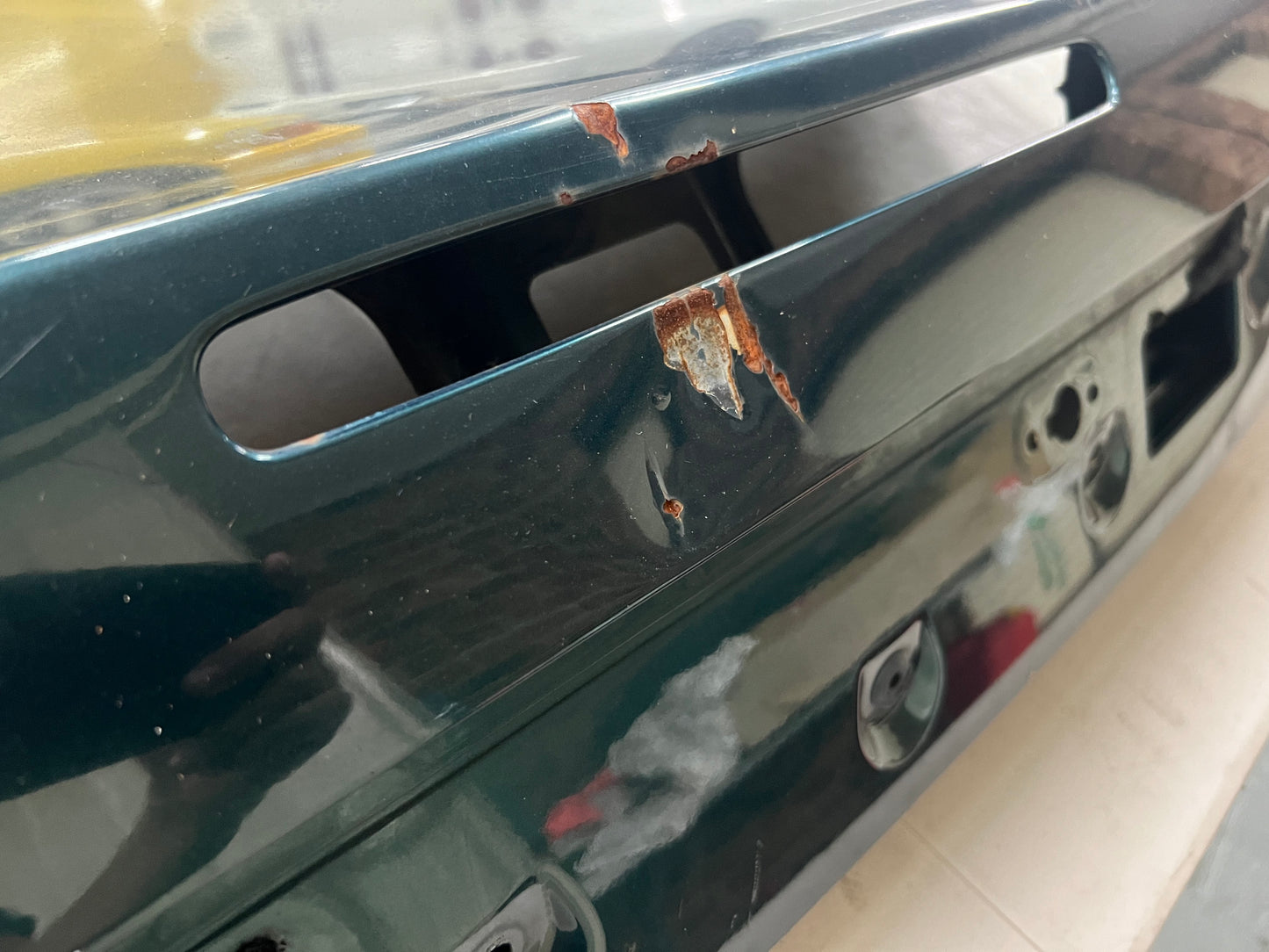 Nissan S14 oem boot lid                (Slight damaged)