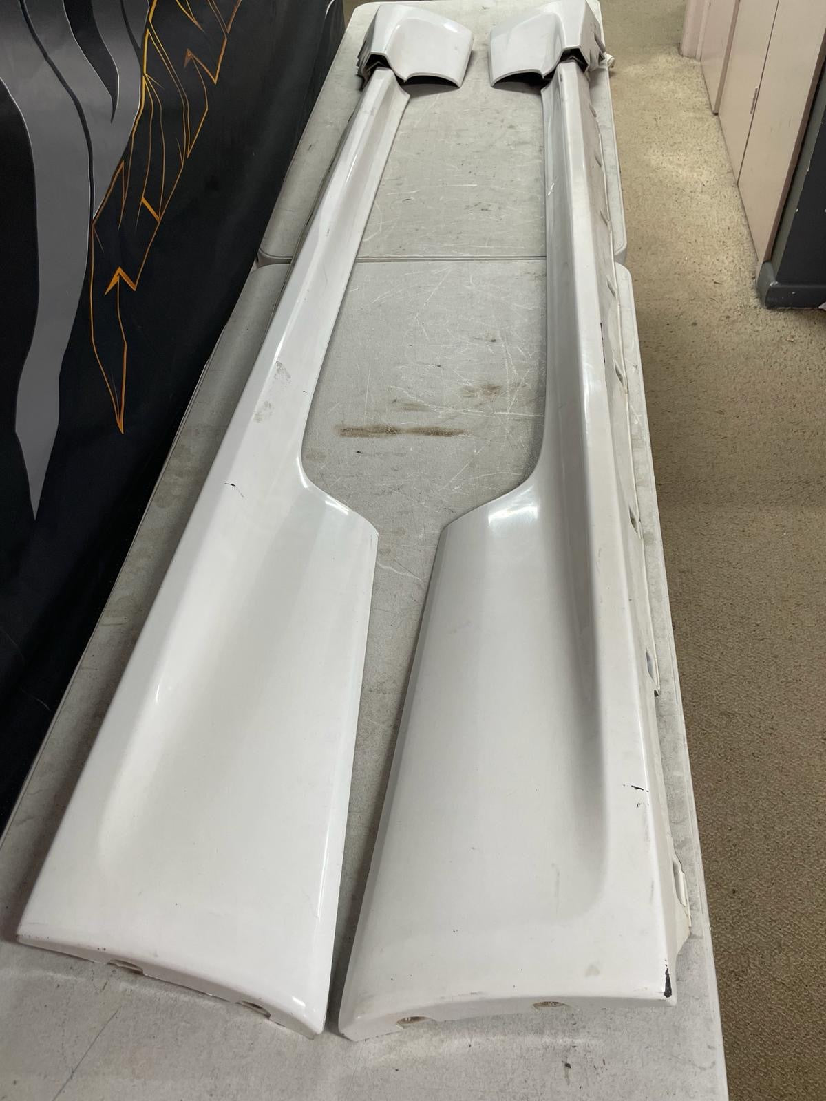 Nissan Skyline BCNR33 GTR Genuine SIDE SKIRTS & FENDER PODS (white)