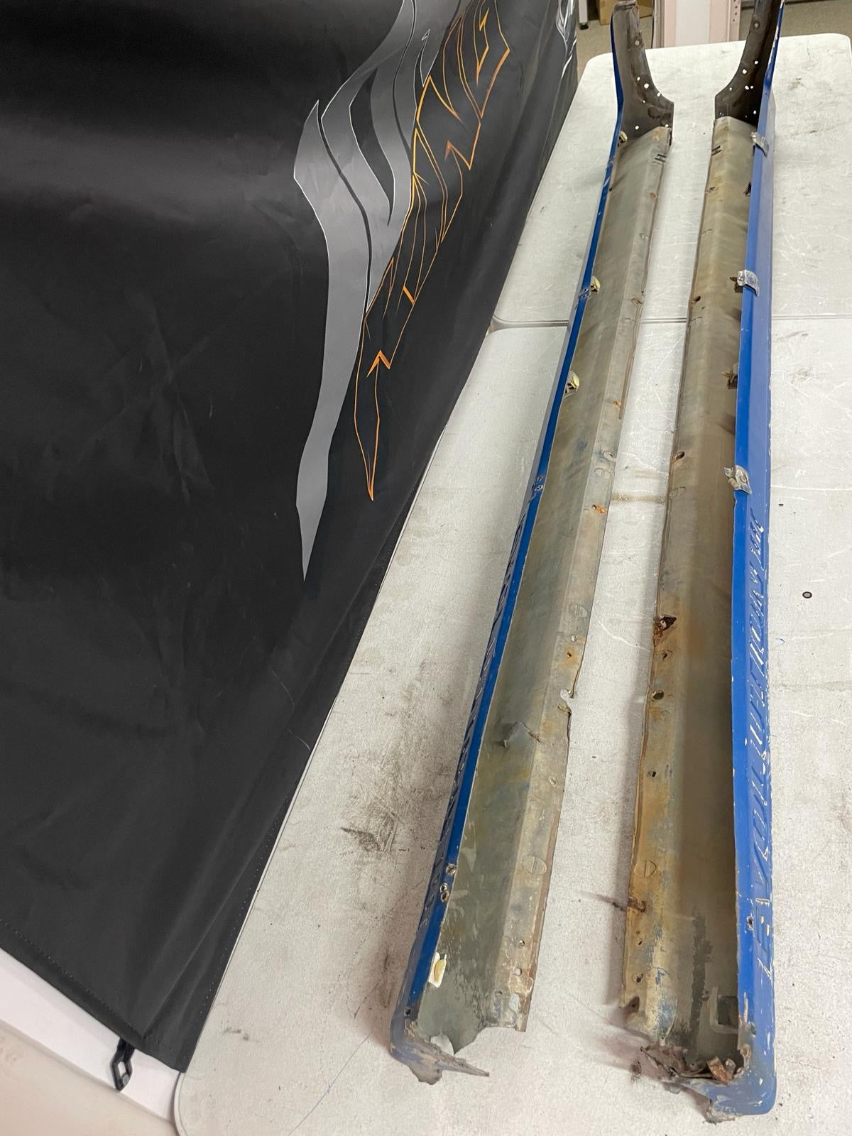 Mitsubishi Lancer Evolution 3 Genuine   Side skirts (damaged)