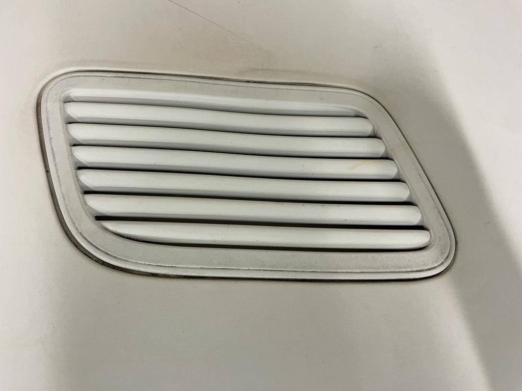 Version 3/4 WRX - Sti Alloy bonnet. Genuine OEM Scoop & Vents included. (used)