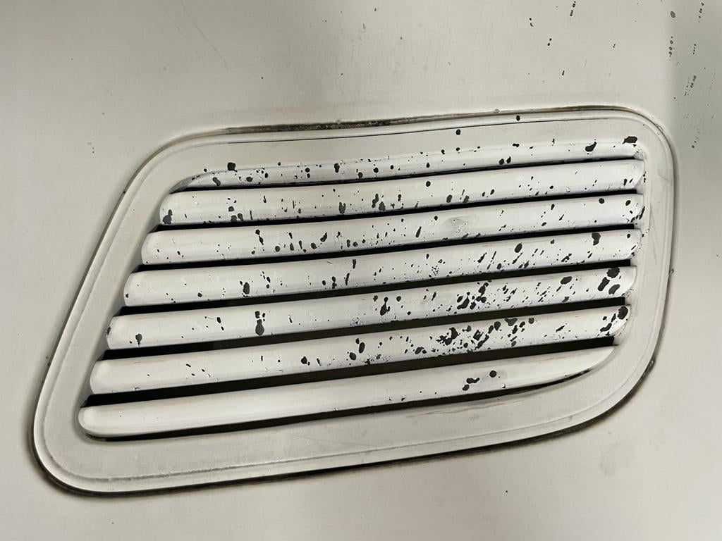 Version 3/4 WRX - Sti Alloy bonnet. Genuine OEM Scoop & Vents included. (used)