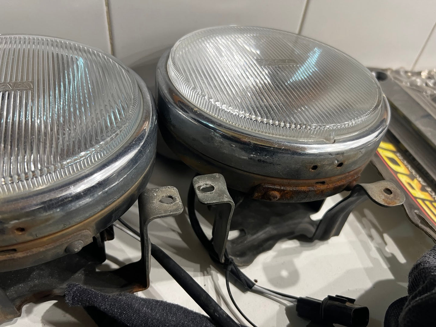 MITSUBISHI LANCER Evolution 5 FOG LIGHT Complete set with brackets and loom (sold in pairs) (used)