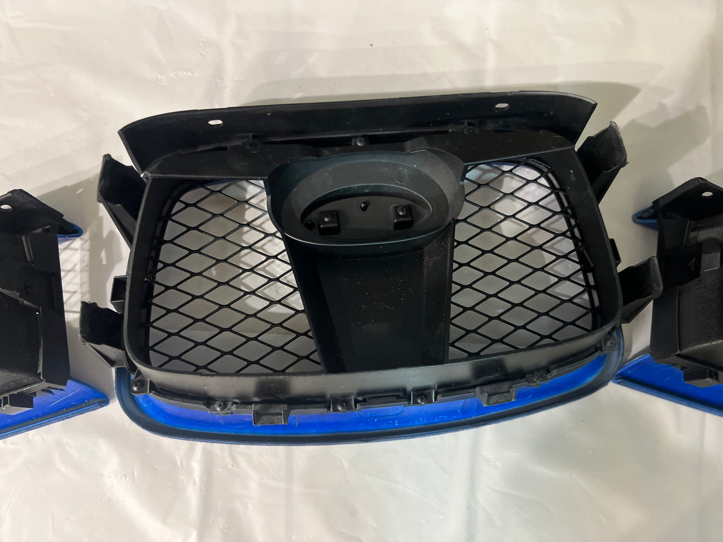 Subaru WRX STi 06-07 Hawkeye grill.           3 Piece set.