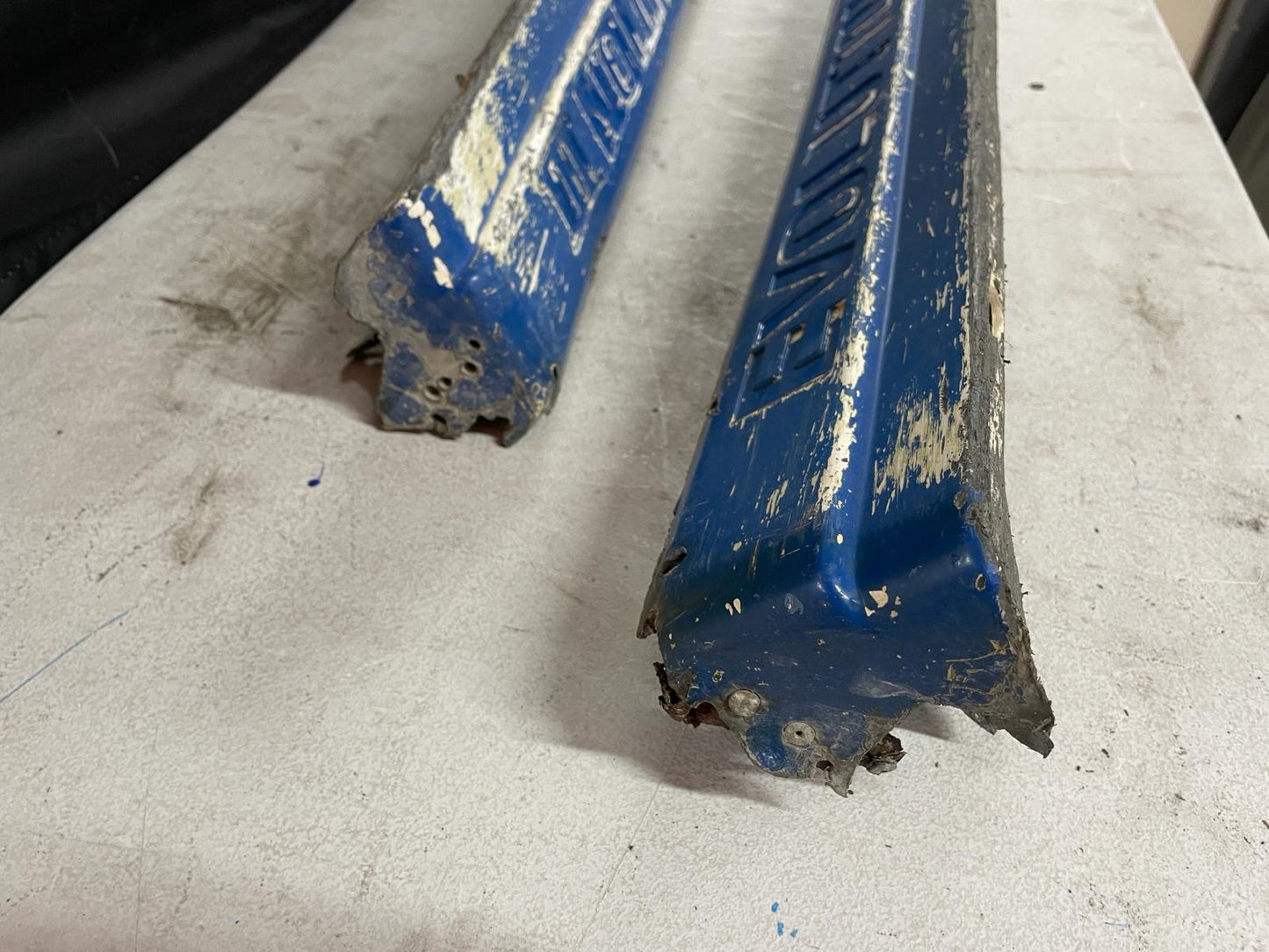 Mitsubishi Lancer Evolution 3 Genuine   Side skirts (damaged)