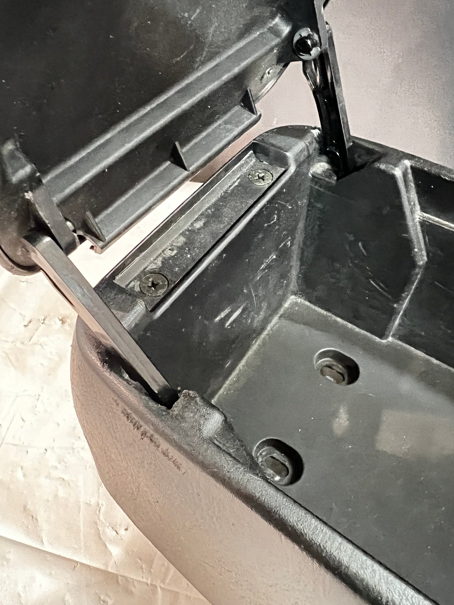 NISSAN SILVIA S15 200SX CENTER CONSOLE (USED) broken lid hinge (A)
