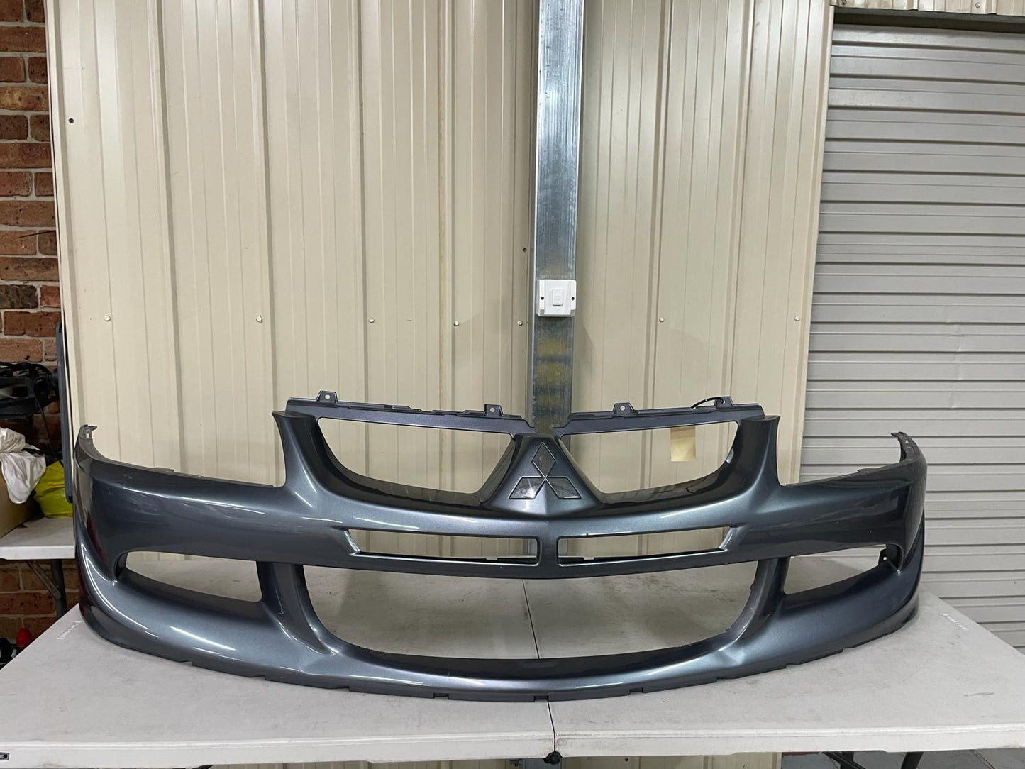 Mitsubishi Lancer Evo 8/8MR Skin Only Front Bar + Badge