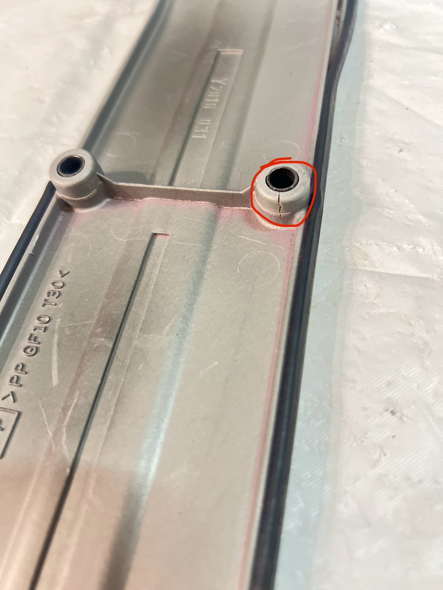 Nissan S13-S14-S15 SR20det spark plug cover (rubber seal & some tabs have damaged) see images.