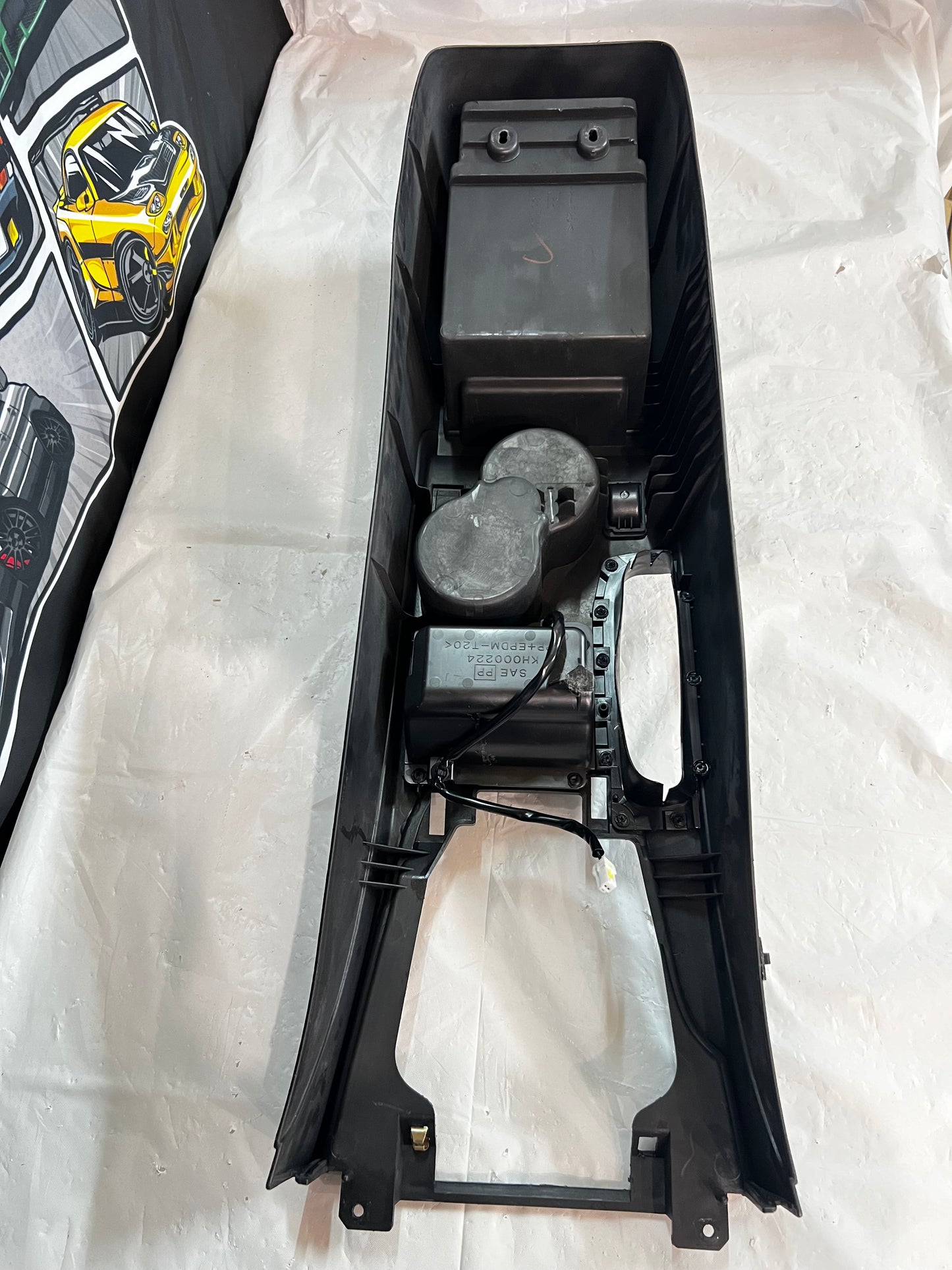 NISSAN SILVIA S15 200SX CENTER CONSOLE (USED) broken lid hinge (A)