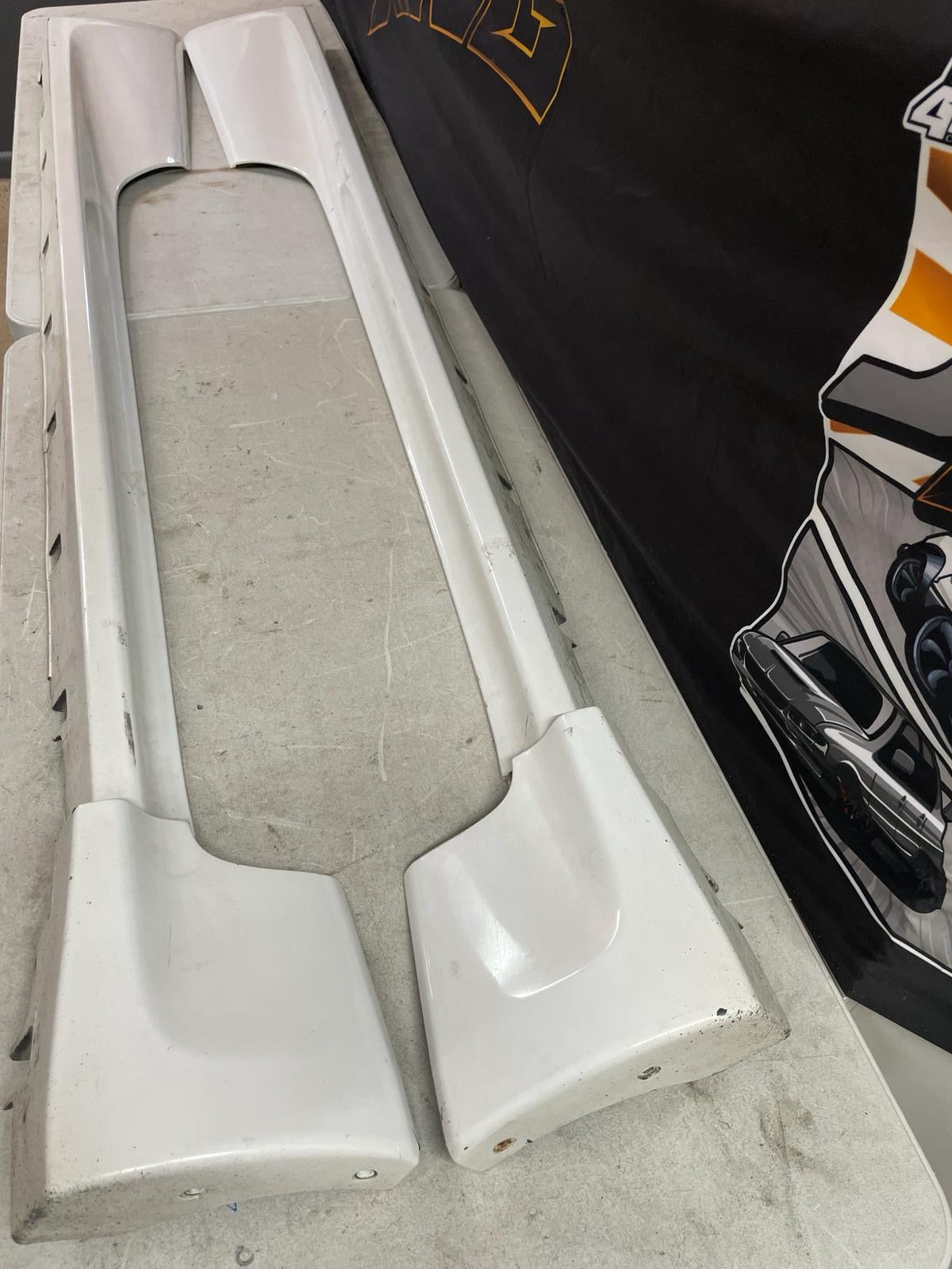 Nissan Skyline BCNR33 GTR Genuine SIDE SKIRTS & FENDER PODS (white)