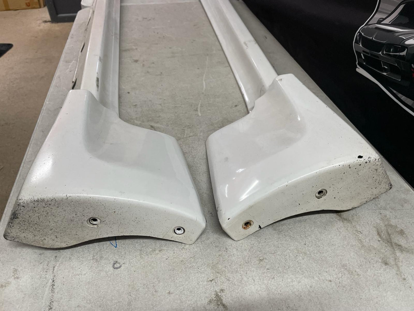 Nissan Skyline BCNR33 GTR Genuine SIDE SKIRTS & FENDER PODS (white)