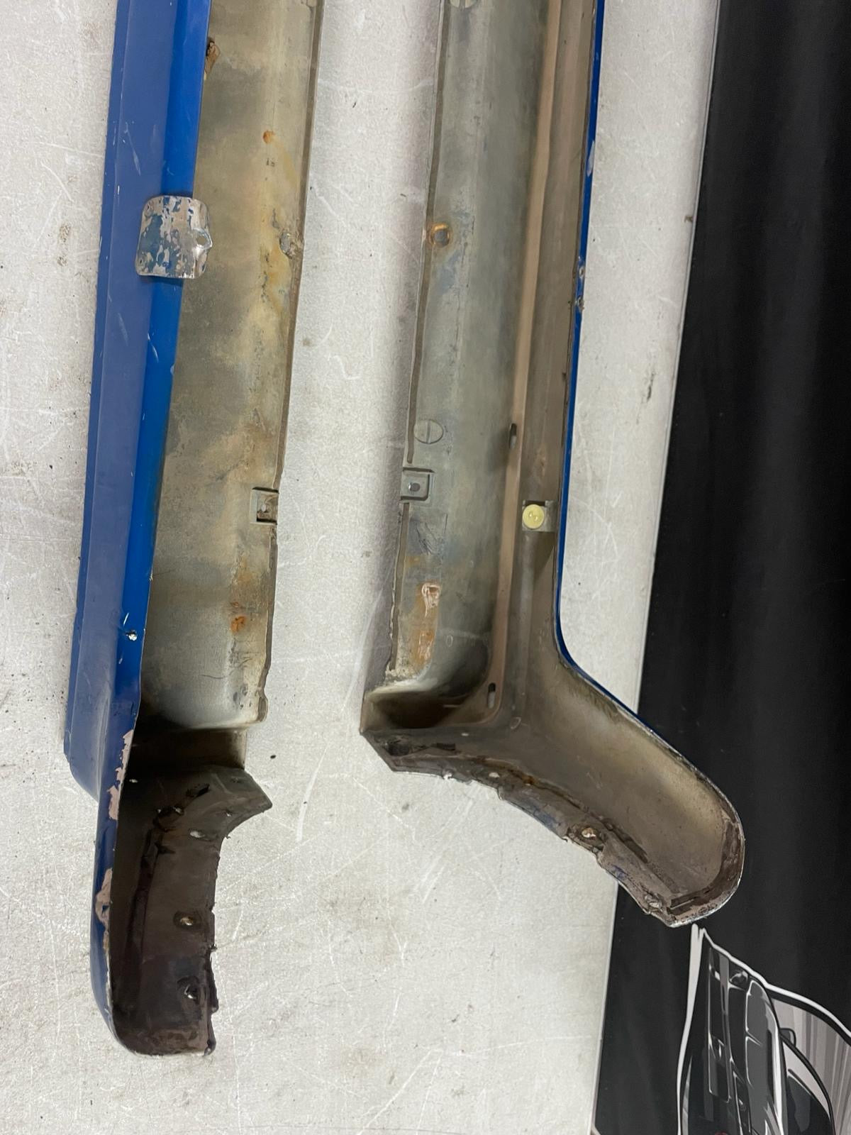 Mitsubishi Lancer Evolution 3 Genuine   Side skirts (damaged)