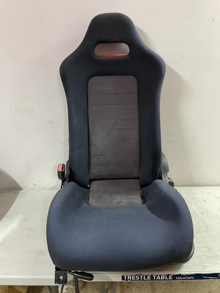 SKYLINE BCNR33 GTR Series 3     OEM front seats with Rails.